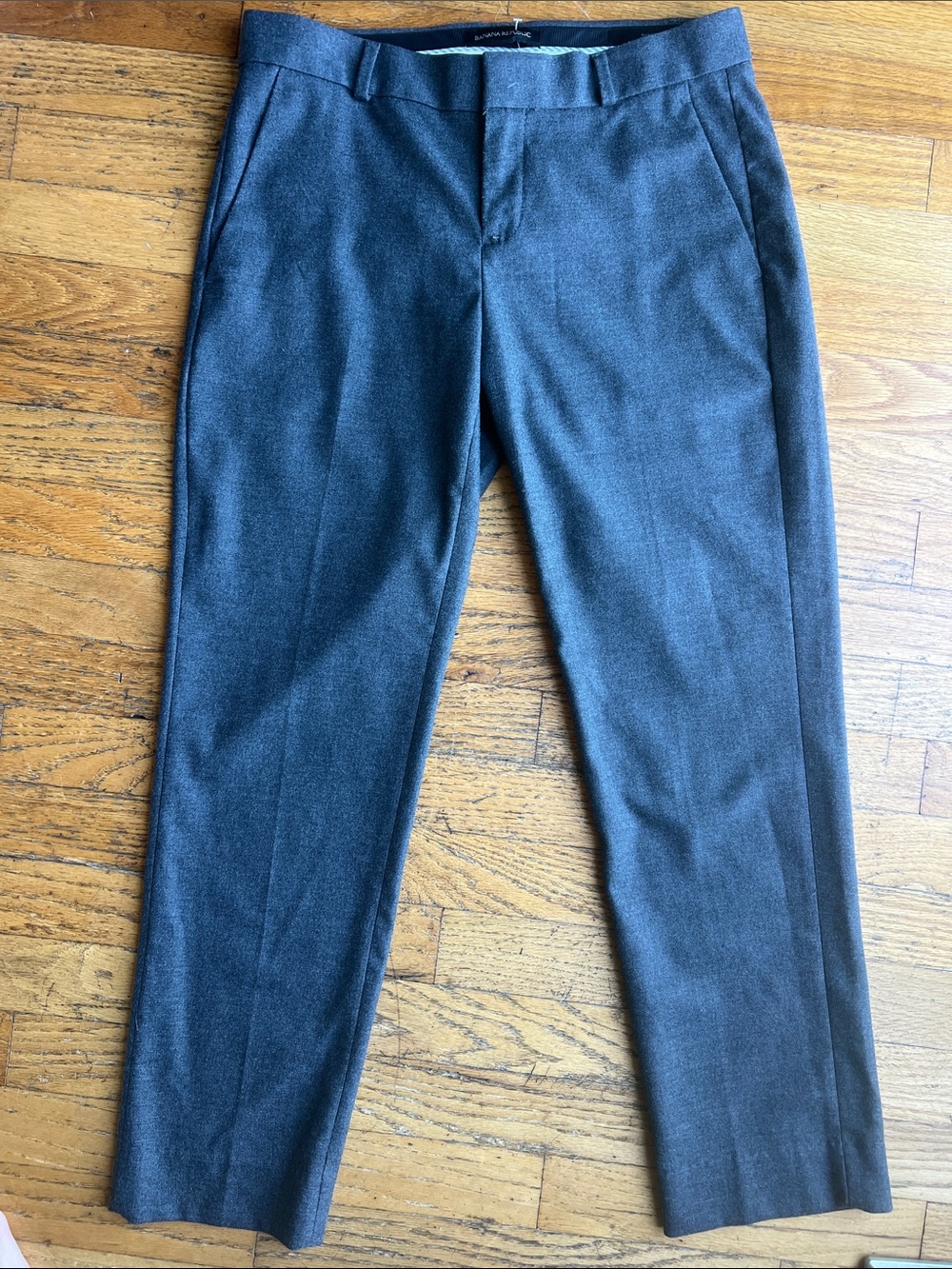 Banana Republic Avery women’s Gray Dress Pants - Tailored Flat Front / size 2